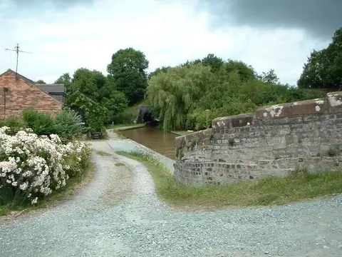 Canalside Caravan Park