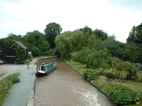 Canalside Caravan Park