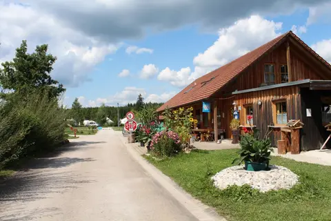 Camping- und Jugendzeltplatz am Dennenloher See