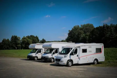 Wohnmobilstellplatz am Sportplatz