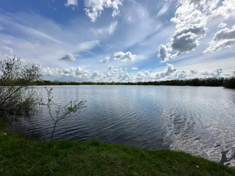Uge Lystfiskeri Og Camping