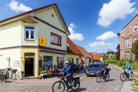 Am Yachthafen Neuhaus an der Oste