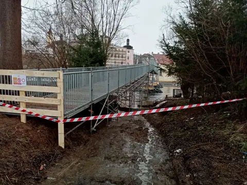 Pod mostem