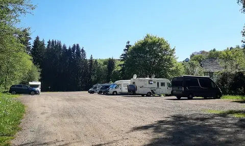 Wohnmobilstellplatz an der Weiherhalle